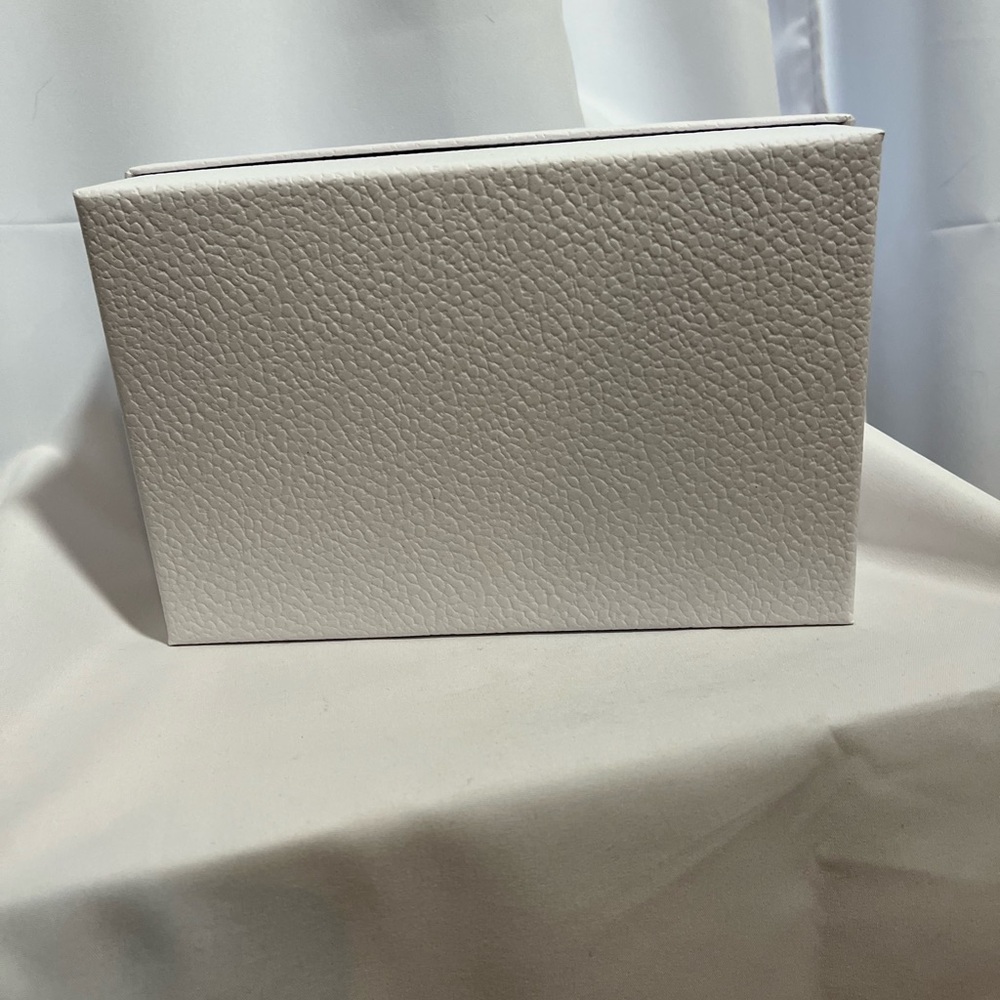 Authentic DIOR White Box-Tissue Paper & Ribbon - Picture 2 of 4